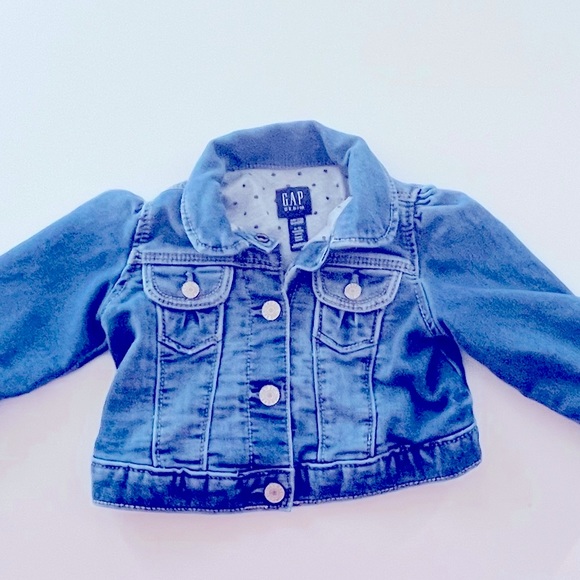 Gap baby jean jacket Size 6-12 months EUC - Picture 2 of 4
